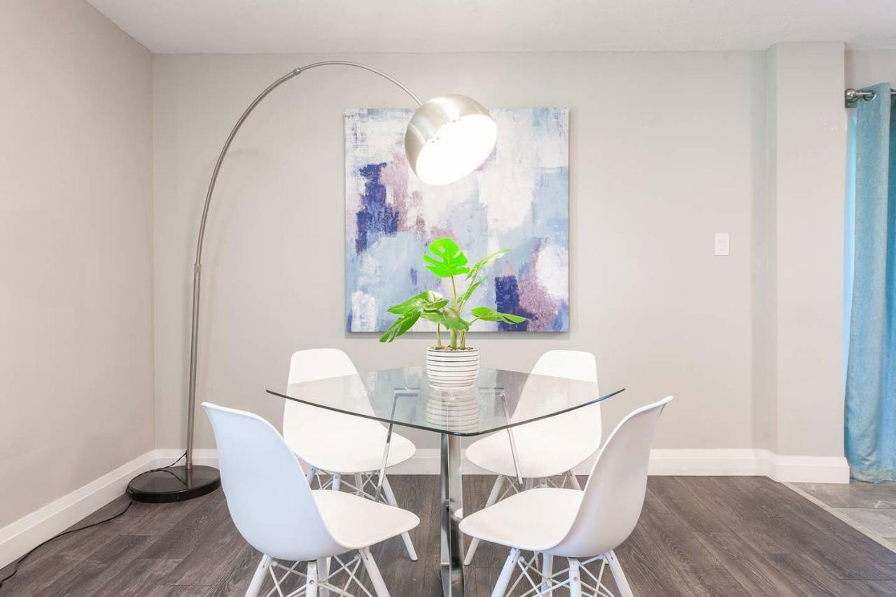 Entire 2 Bedroom Apartment Uptown Waterloo - E2 Bagian luar foto