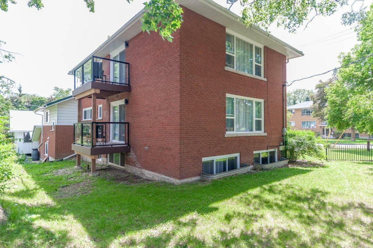 Entire 2 Bedroom Apartment Uptown Waterloo - E2 Bagian luar foto