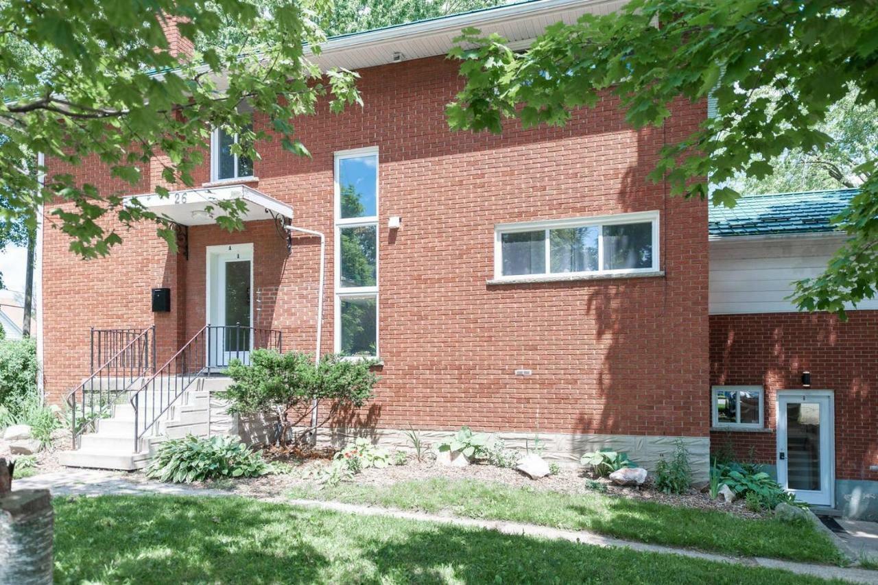 Entire 2 Bedroom Apartment Uptown Waterloo - E2 Bagian luar foto