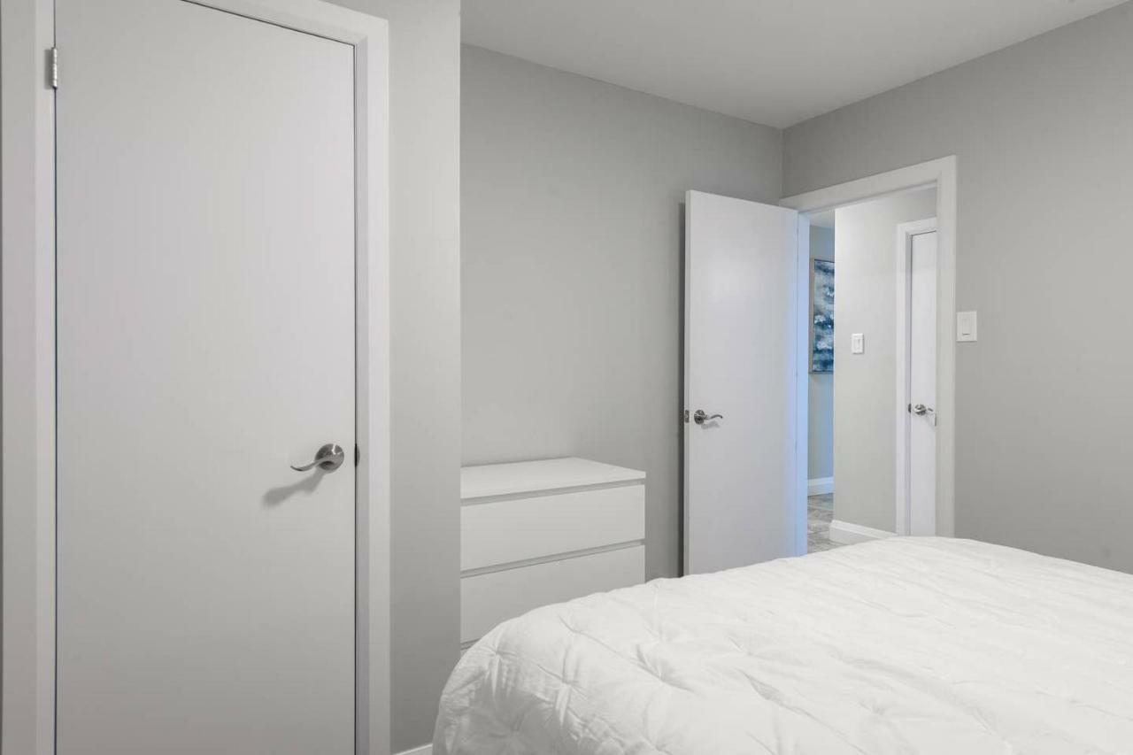 Entire 2 Bedroom Apartment Uptown Waterloo - E2 Bagian luar foto