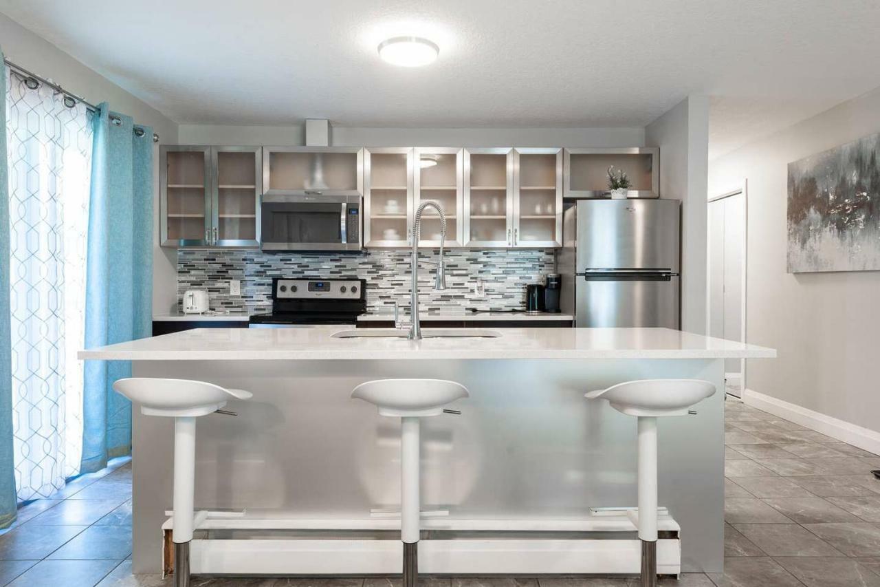 Entire 2 Bedroom Apartment Uptown Waterloo - E2 Bagian luar foto