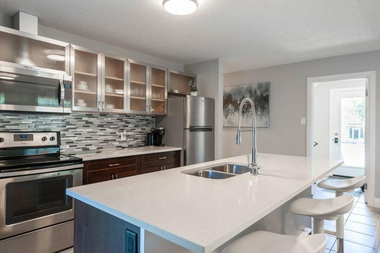 Entire 2 Bedroom Apartment Uptown Waterloo - E2 Bagian luar foto