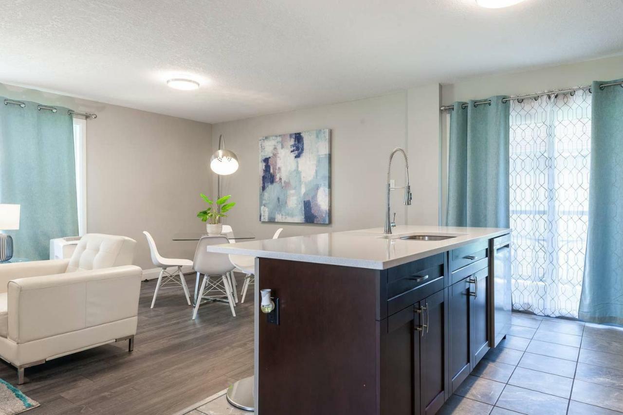 Entire 2 Bedroom Apartment Uptown Waterloo - E2 Bagian luar foto