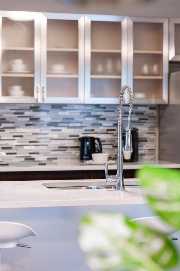 Entire 2 Bedroom Apartment Uptown Waterloo - E2 Bagian luar foto