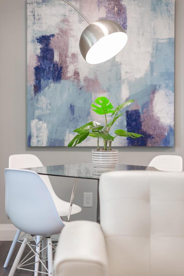 Entire 2 Bedroom Apartment Uptown Waterloo - E2 Bagian luar foto